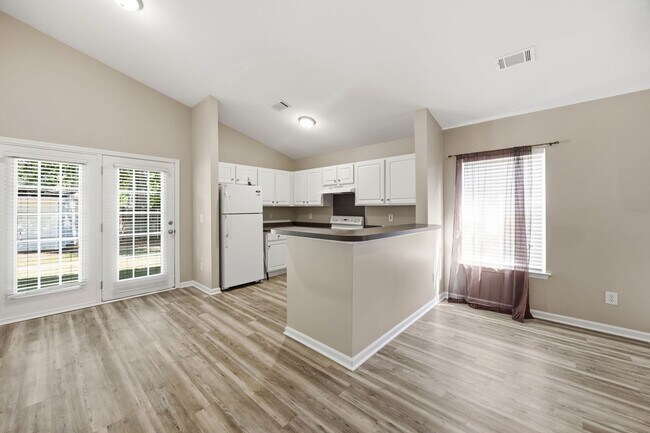 Building Photo - Comfortable 3BR Ranch with 2-Car Garage in Northwoods Pointe