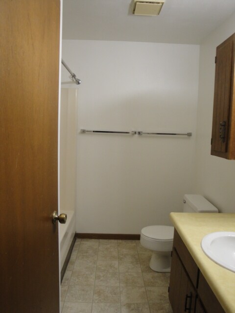 Building Photo - 3445 Kingswood Pl