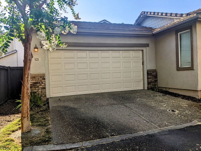 Building Photo - Adorable 3 bedroom 2 bath home