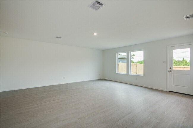 Building Photo - 19747 US-59