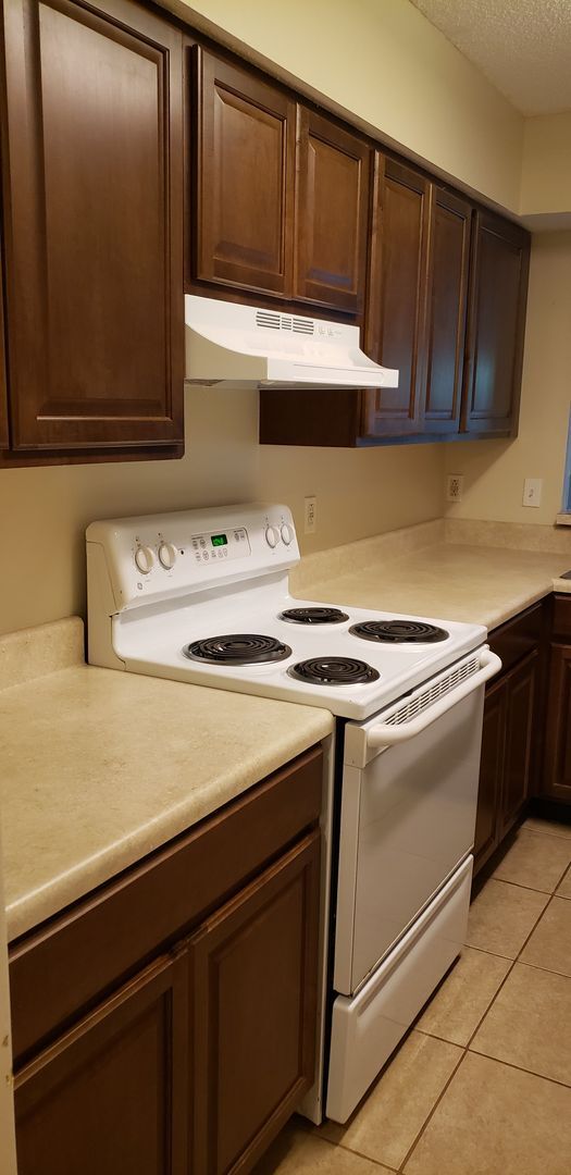 Building Photo - $1250 - 3/2/1 - Collins Road near the Base.