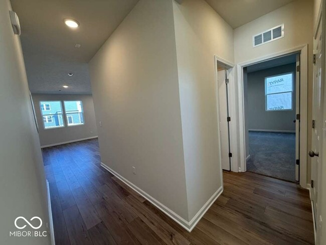 Building Photo - 3815 Sterling Dr