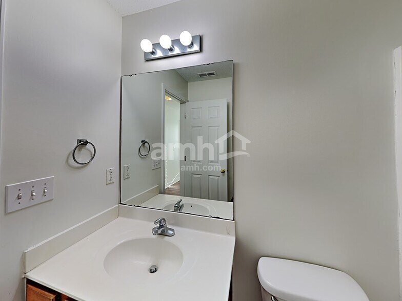 Building Photo - 6116 Firethorne Ln