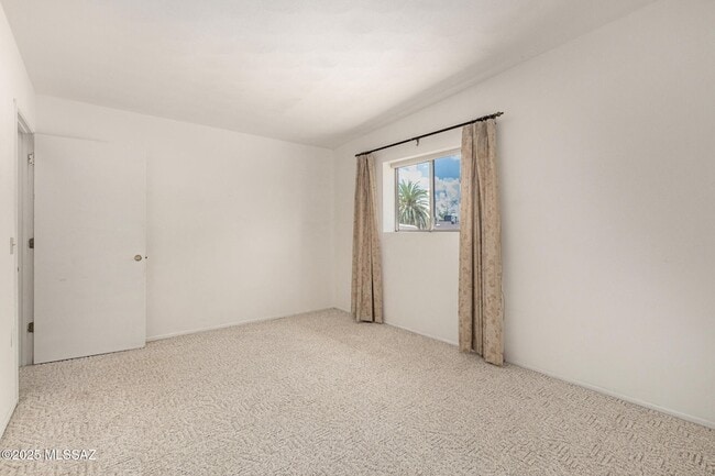 Building Photo - 16381 S Observatory Pl