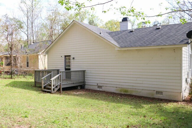 Building Photo - Gated Community Living