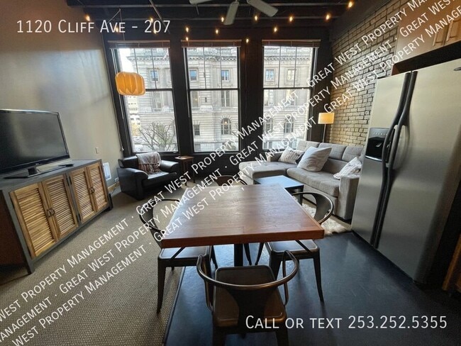 Building Photo - 1120 E Cliff Ave