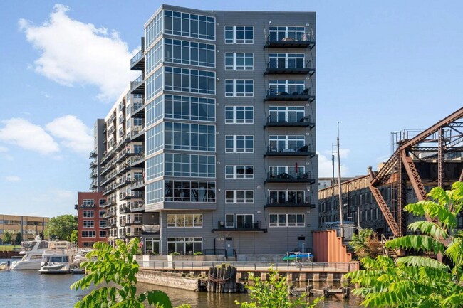 Building Photo - 106 W Seeboth St