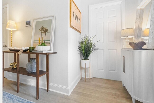 Building Photo - 2042 Delaware Ave