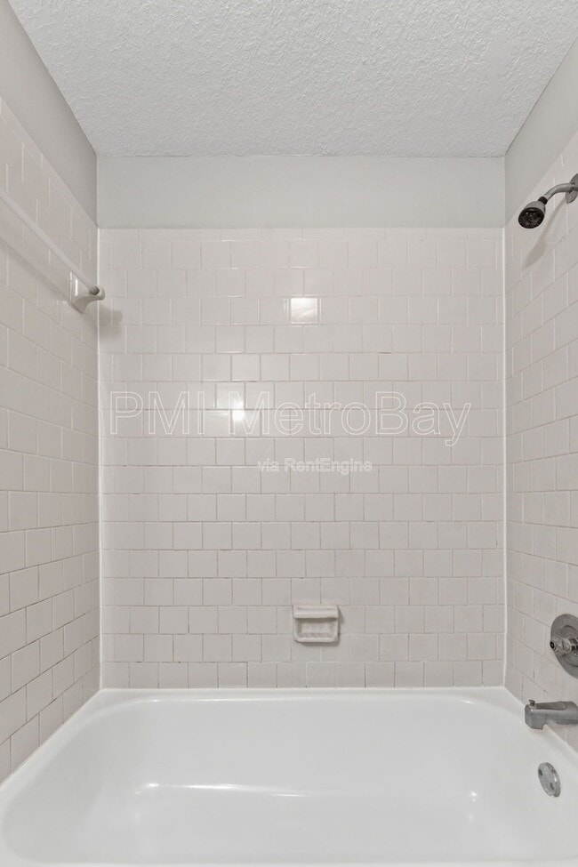 Building Photo - 3306 Laurel Dale Dr