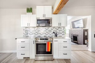 Building Photo - 1134 N Foote Ave