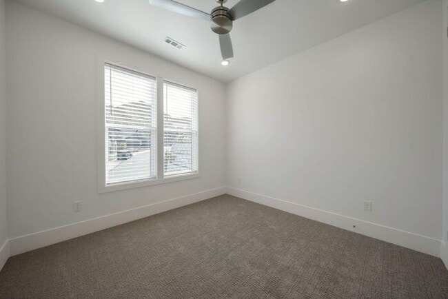 Building Photo - SPECTACULAR VIEWS, MIL APT, BRAND NEW MOUN...