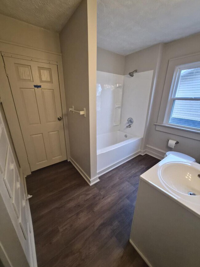 Building Photo - 323 Bedford Ave NW