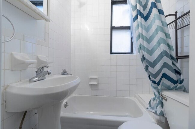 Building Photo - 1814 2nd Ave