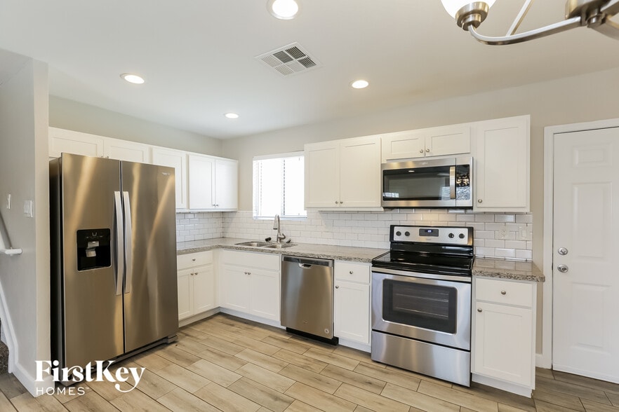 Building Photo - 620 E Taylor St