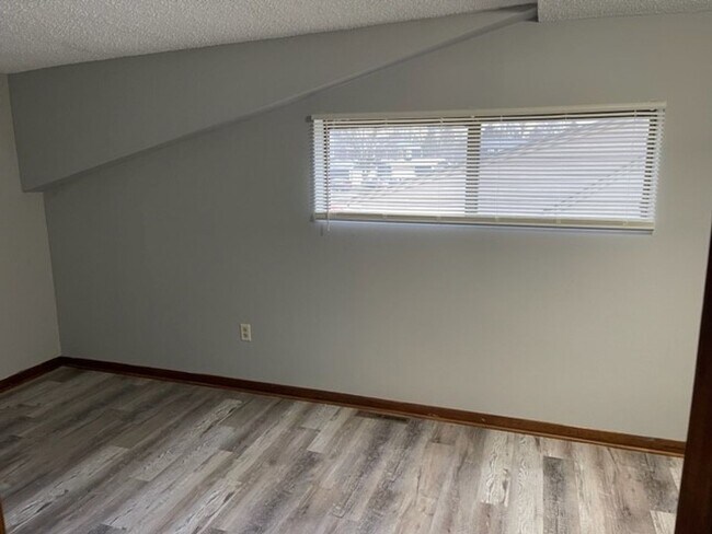 Building Photo - 902 Hartwell Dr