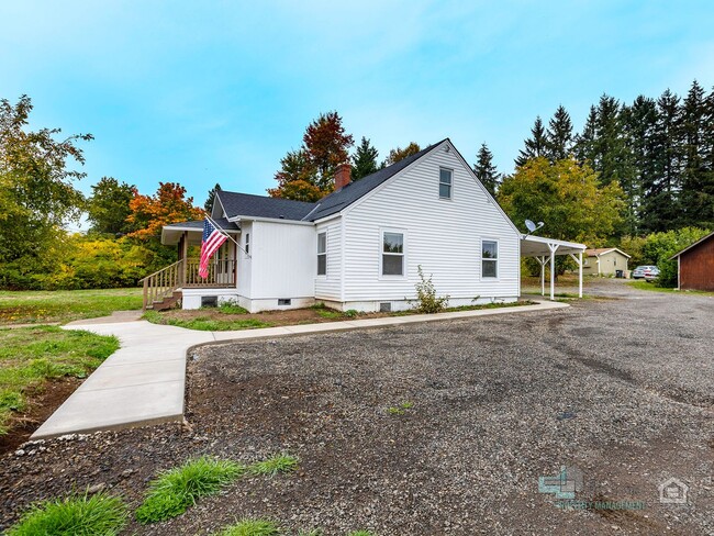 Building Photo - Beautifully Renovated 3-Bedroom Home with ...