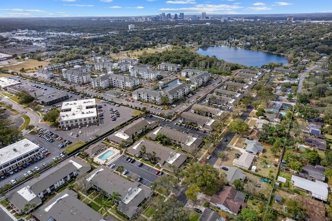 Building Photo - Audubon Park 2/2 Corner Unit Villa with La...