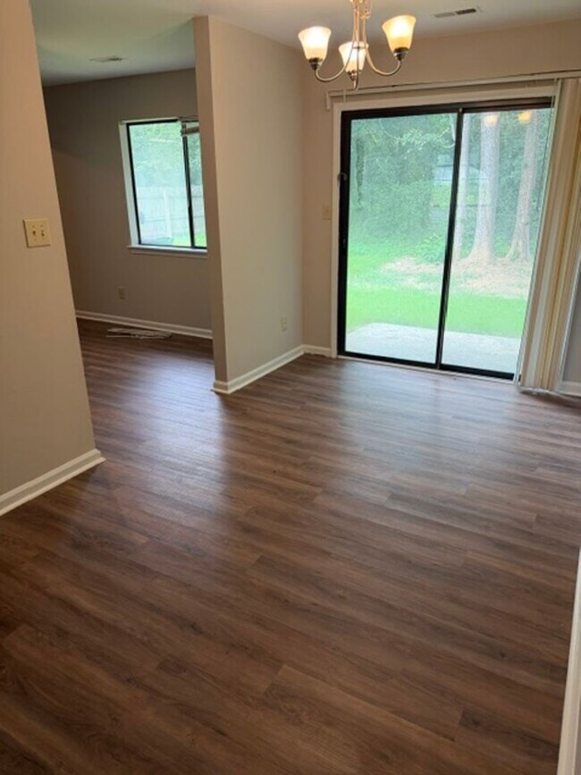 Building Photo - 6702 Woodthrush Dr