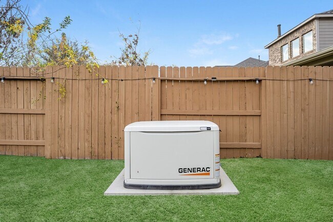 Building Photo - 4014 Emerson Cove Dr