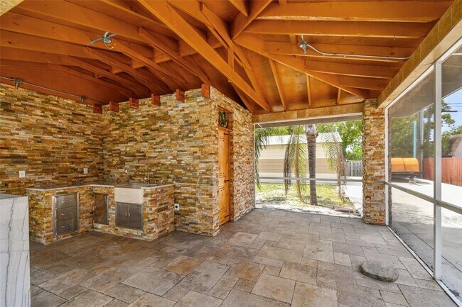 Building Photo - 1302 Brandonwood Dr