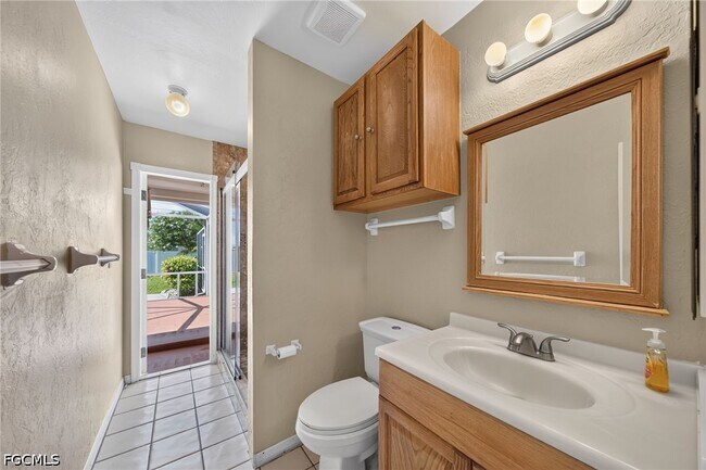 Building Photo - 920 SW 28th Terrace