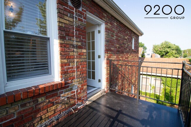 Building Photo - 1 Bed / 1 Bath- NEWLY RENOVATED APARTMENT ...