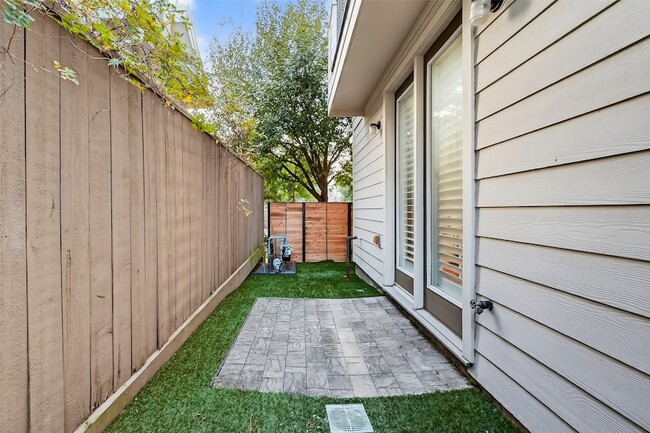 Building Photo - 620 Rutland St