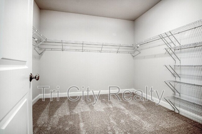 Building Photo - 602 Skye Ct