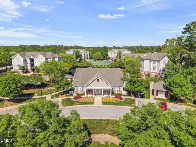 Building Photo - 2400 Huntscroft Ln