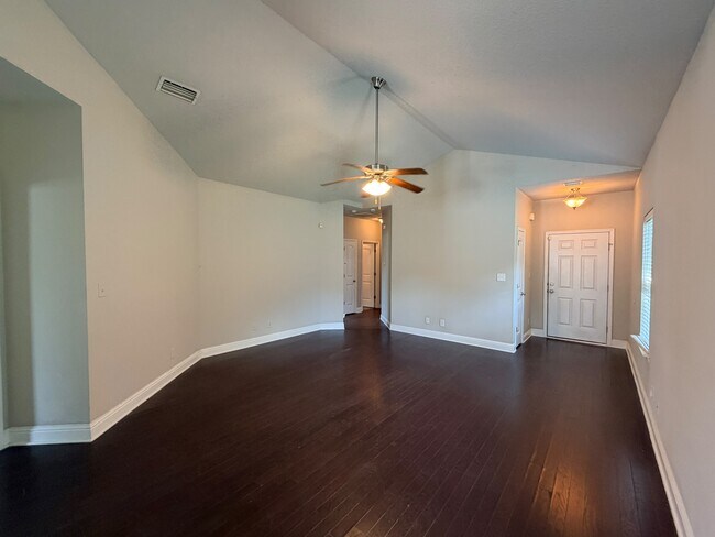 Building Photo - 2492 Bentridge Dr W