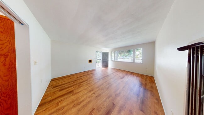 Building Photo - 711 B Ave