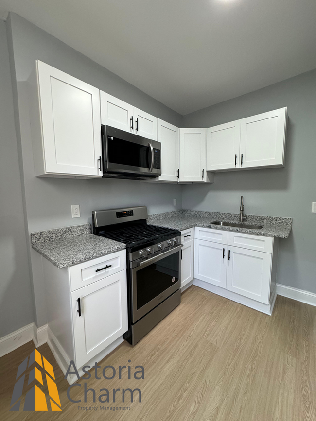 Building Photo - Newly Renovated 3BD/1.5BA townhome in Balt...