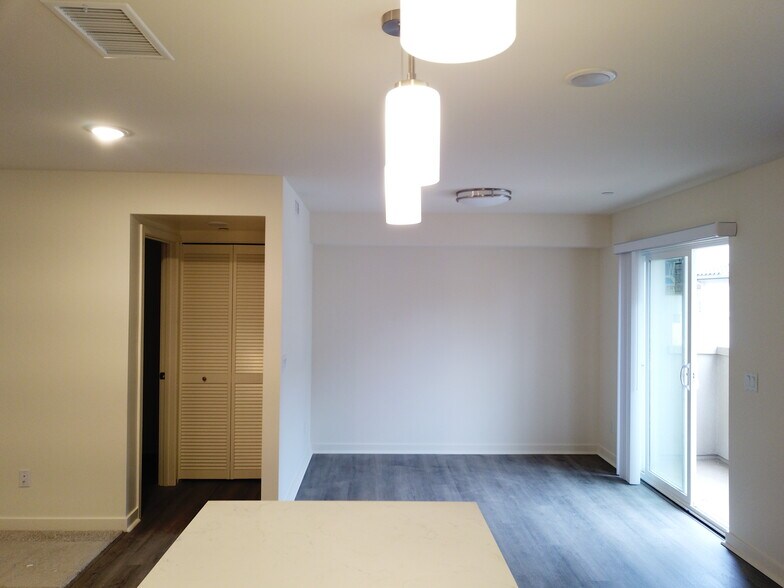 Building Photo - 9942 Buena Vista Ave