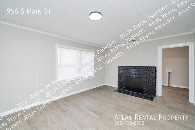 Building Photo - 958 S Main St