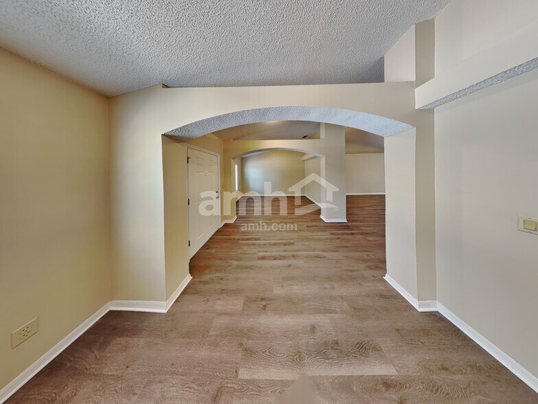 Building Photo - 9051 Rockpond Meadows Dr