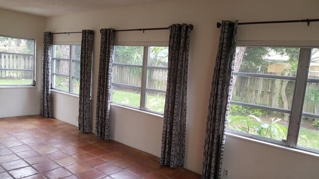 Building Photo - 1132 SW 3rd St