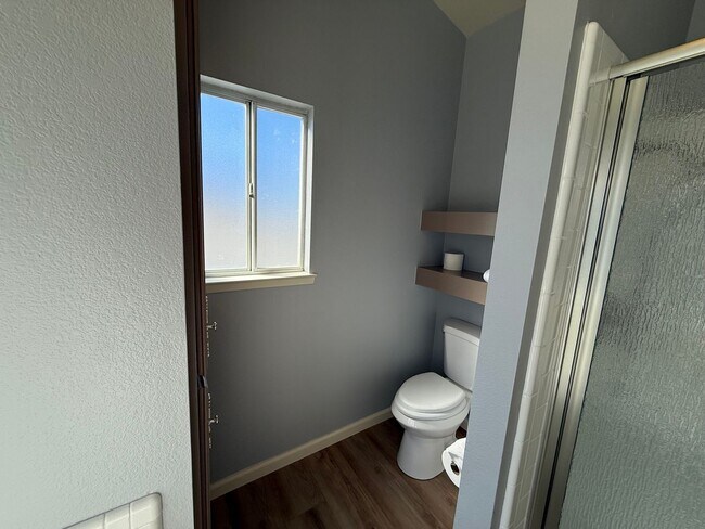 Building Photo - Nicely updated 4-bedroom in Oakdale!