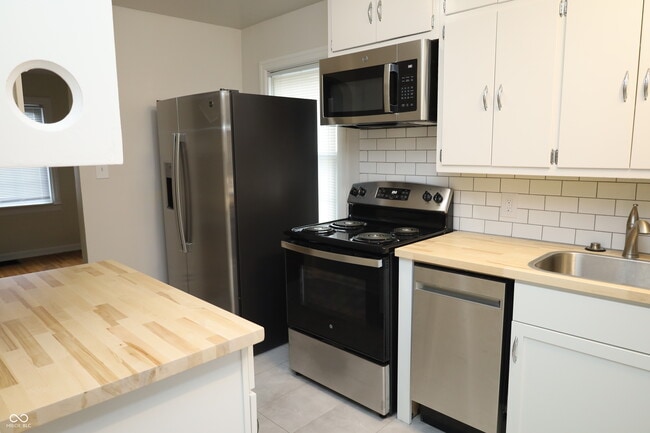 Building Photo - 1834 N Auburn St