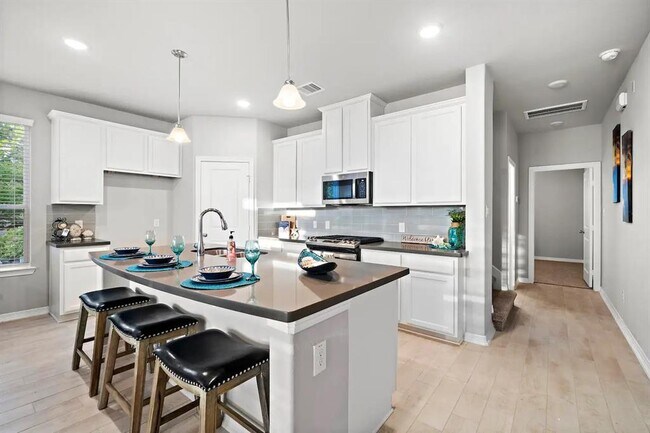 Building Photo - 714 Lee St