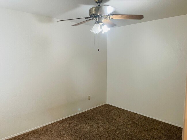 Building Photo - 155 Canyon Diablo Rd