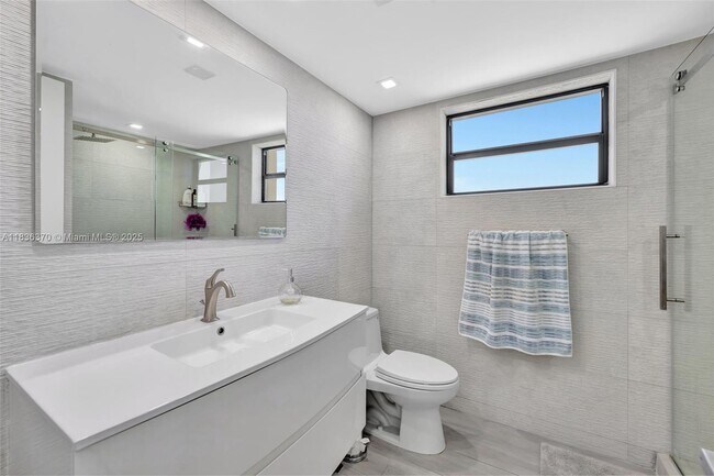 Building Photo - 2301 S Ocean Dr