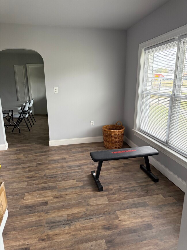 Building Photo - 606 E Main Street Ext