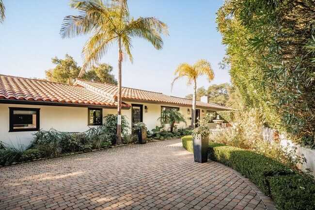 Building Photo - Leafy Montecito