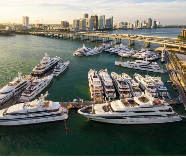 Building Photo - 302 NW 11th Ct