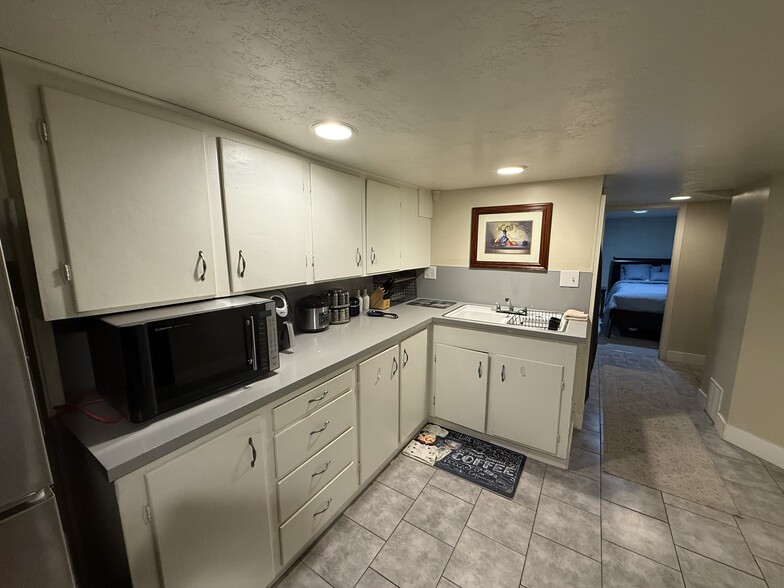 Building Photo - 3621 Orchard Ave