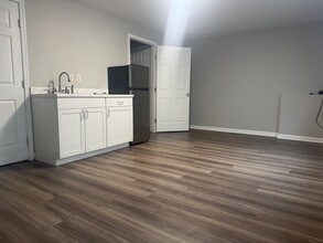 Building Photo - 900 Barton Oaks Pl