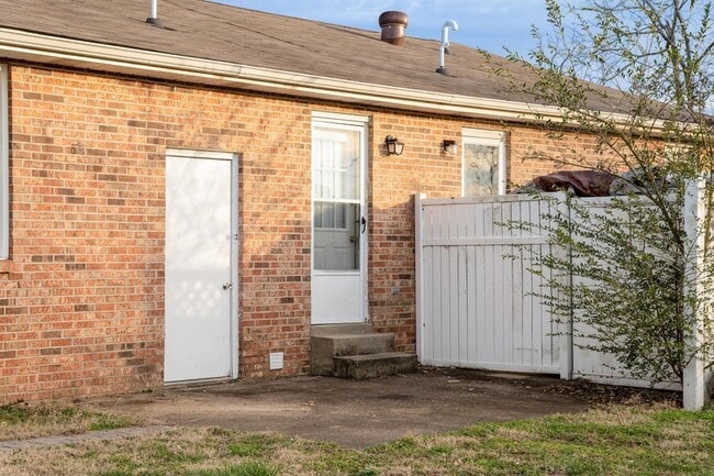 Building Photo - 1188 Meadowview Dr