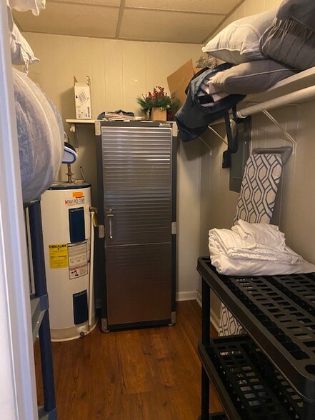 Walk in closet - 454 Corona St