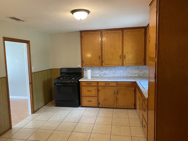 Kitchen - 1741 W Frey St
