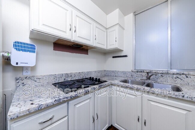 Building Photo - 6979 Palm Ct